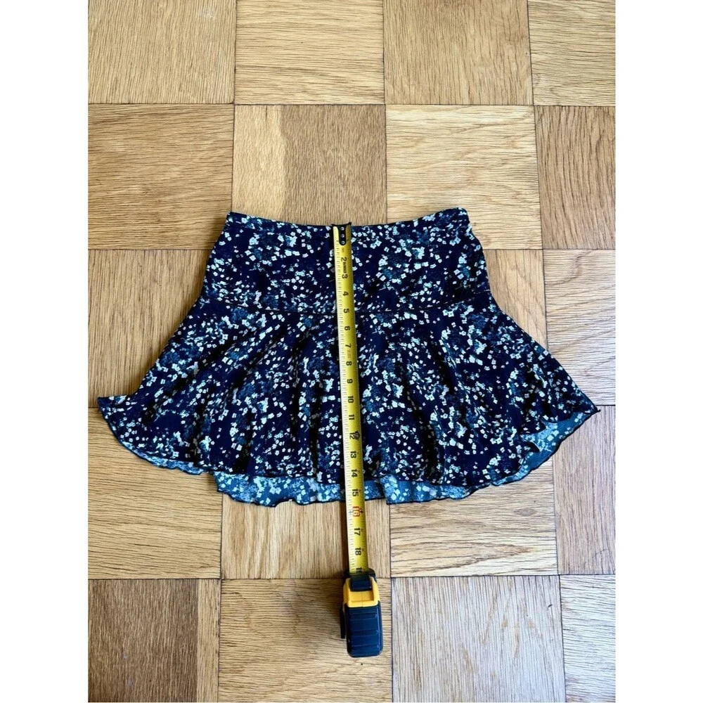 Aritzia Sunday Best Zelda Mini Skirt, Size 2, Black w/ White and Blue Flowers